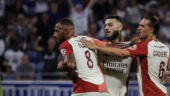 Corentin Tolisso félicité par ses coéquipiers lors d'OL - Strasbourg