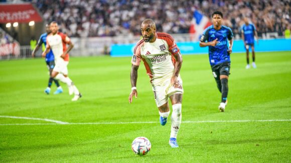 Alexandre Lacazette (OL) face à Strasbourg