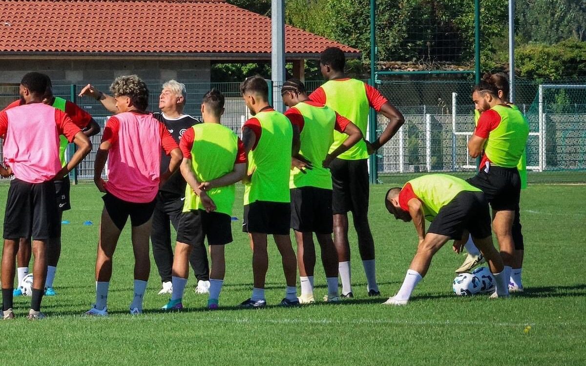 Les joueurs du Goal FC à l'entraînement