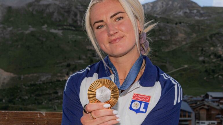 Lindsey Horan, en stage avec l'OL, avec sa médaille d'or aux Jeux 2024