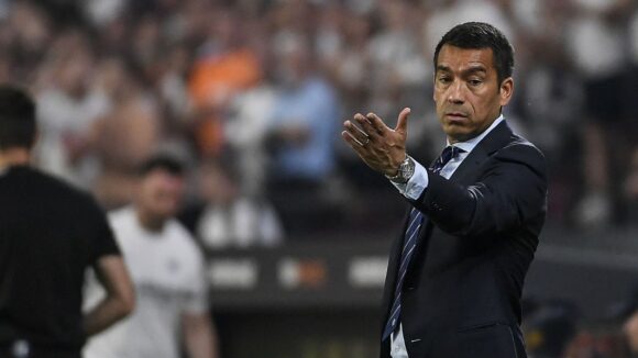 Giovanni van Bronckhorst, coach de Besiktas