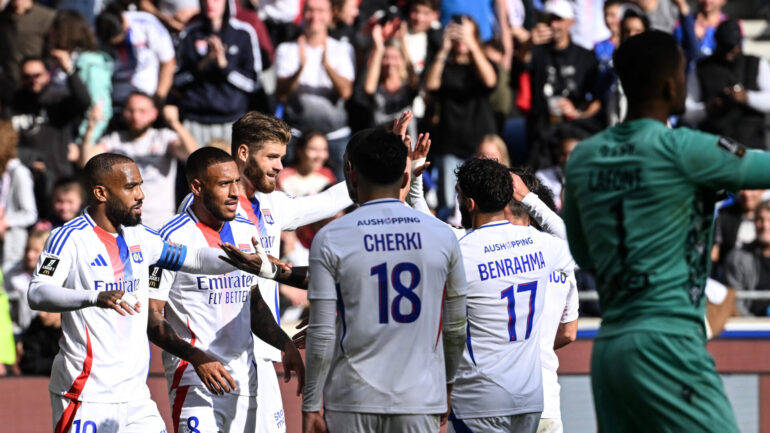 Les joueurs de l'OL célébrant un but contre Nantes