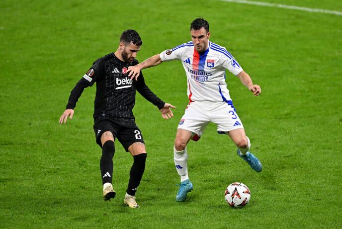 Nicolas Tagliafico (OL) et Rafa Silva (Besiktas)