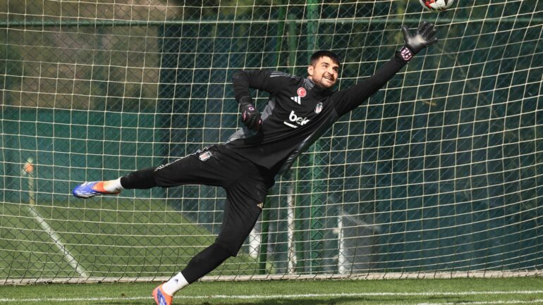 Ersin Destanoglu, gardien remplaçant de Besiktas