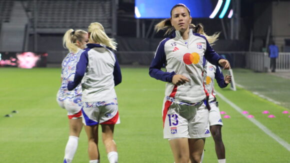 Damaris Egurrola à l'échauffement de l'OL féminin