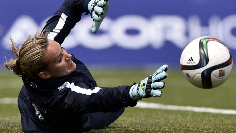 Méline Gérard ancienne gardienne de l'OL et aujourd'hui adjointe de Joe Montemurro