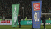 Les drapeaux de l'ASSE et de l'OL lors d'un derby