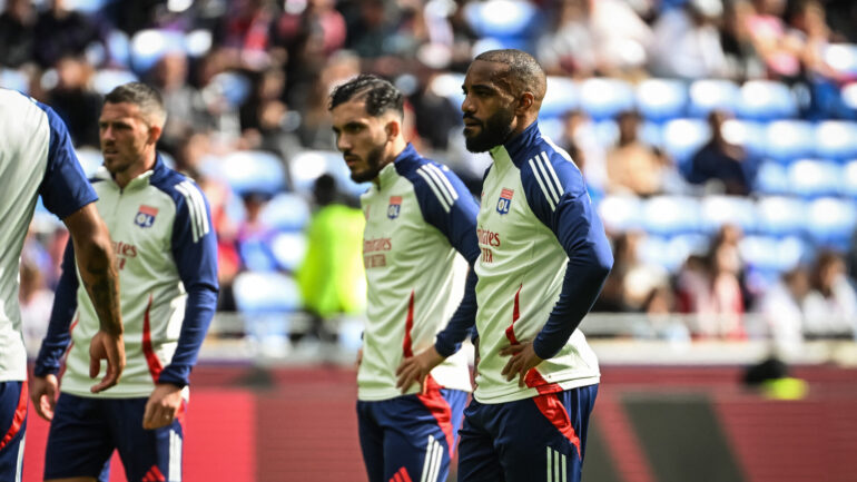 Alexandre Lacazette et Rayan Cherki avant OL - Nantes