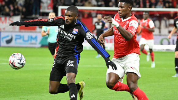 Clinton Mata (OL) et Munetsi (Reims)