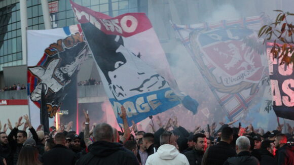 Le cortège des supporters de l'OL avant le derby