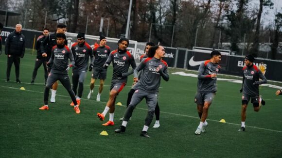 Les joueurs de Francfort à l'entraînement