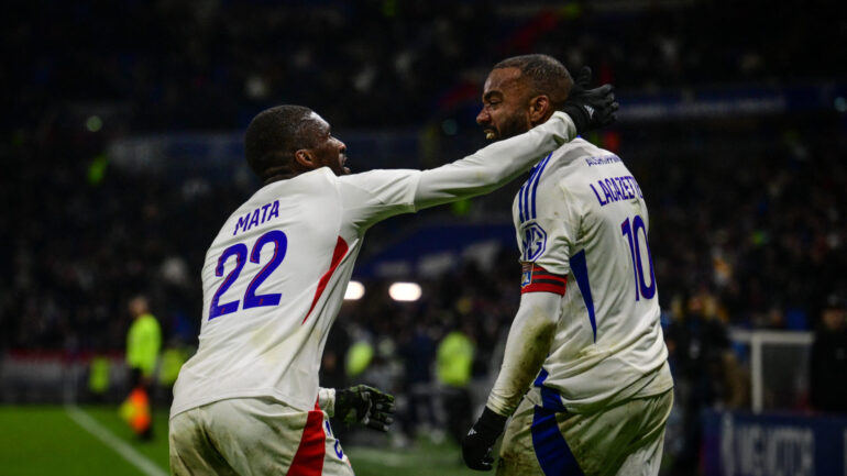 Alexandre Lacazette et Clinton Mata lors d'OL - Montpellier