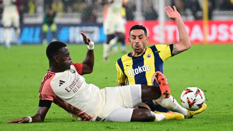 Moussa Niakhaté (OL) face au Fenerbahçe