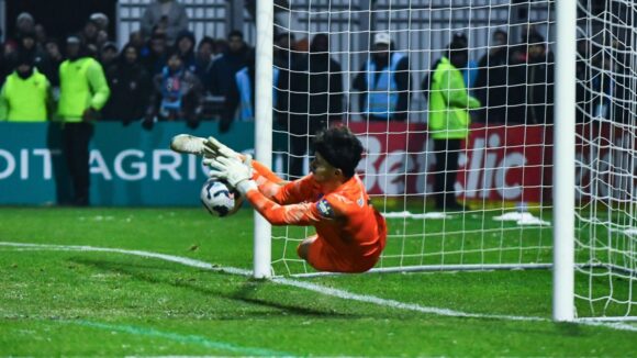 Ronan Jay, gardien de Bourgoin contre l'OL