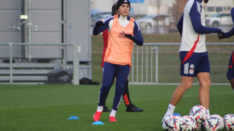 Thiago Almada, à l'entraînement de l'OL