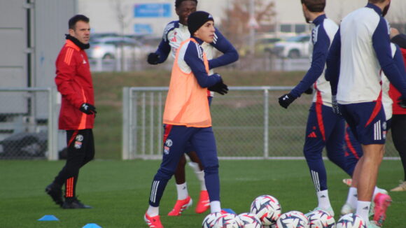 Thiago Almada, à l'entraînement de l'OL