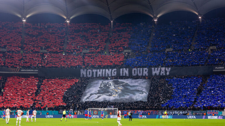 Le tifo des supporters du FCSB contre l'OL