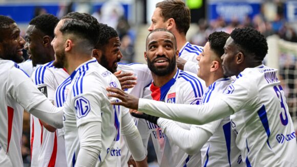 Alexandre Lacazette célèbre son but lors d'OL - Le Havre