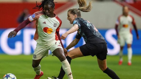 Tabitha Chawinga, joueuse de l'OL, contre le Bayern